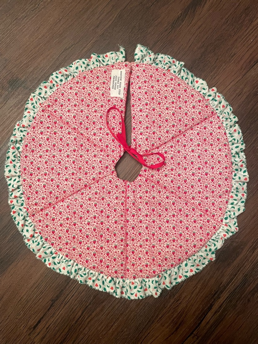 VTG READ Hand Quilted Christmas Tree Skirt Ruffled Edge 15.5” D Cottage Granny